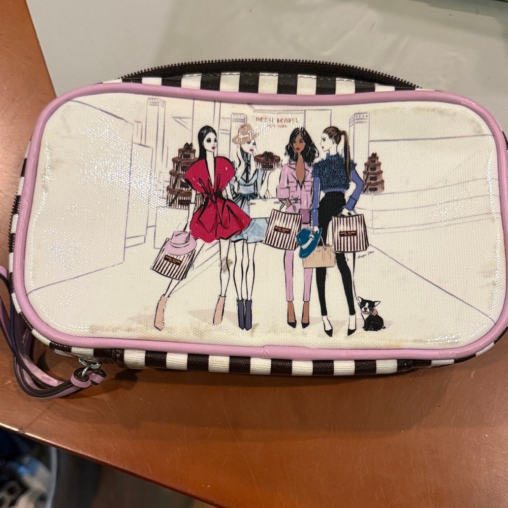 Stylish Women's Cosmetic Pouch in Light Pink